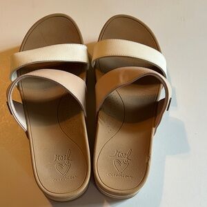 Reef Women's Cream and Tan Sandals